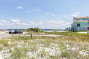 Soundview lot on cul de sac. Navarre Beach is an island paradise offering beautiful white sugar sands, swimming, scuba/snorkeling, kayaking, wave running, fishing, walking, biking, golf cart friendly island, the largest fishing pier on the Gulf of Mexico